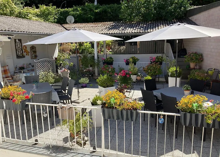 2Bed Old Town Apt Sleeps 6 - Rooftop Terrace Wifi