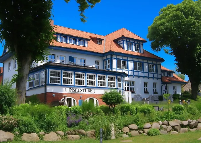 Auf Hiddensee Im Ort