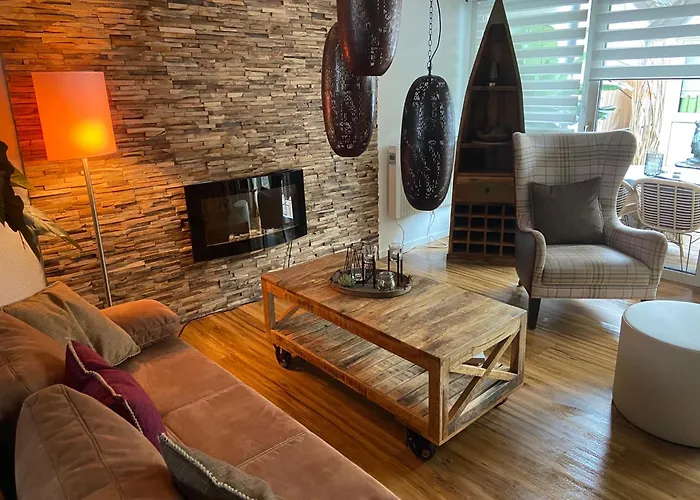 Sehr schöne ufernahe ebenerdige Ferienwohnung Pura Vida auf der Halbinsel Scheid