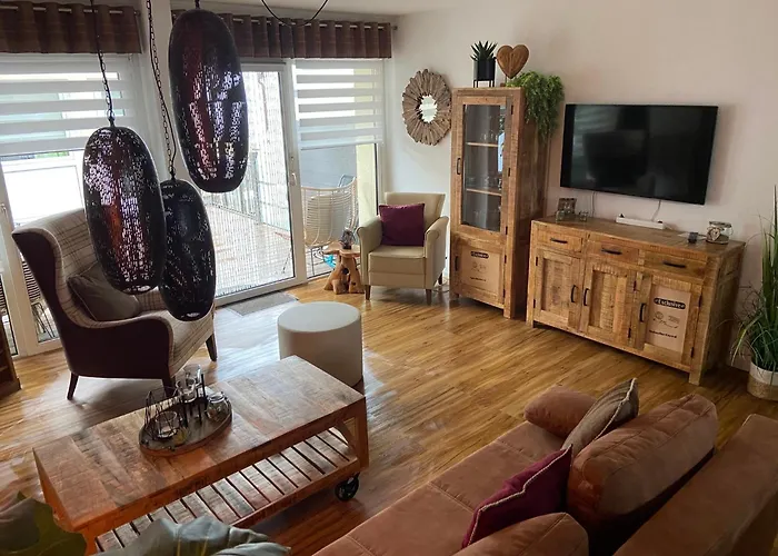 Sehr schöne ufernahe ebenerdige Ferienwohnung Pura Vida auf der Halbinsel Scheid