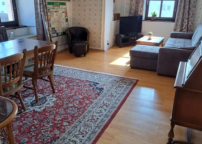Schloss Weichs zu Regensburg mit 2Schlafzimmer Parkplatz Internet 75qm Zentrum