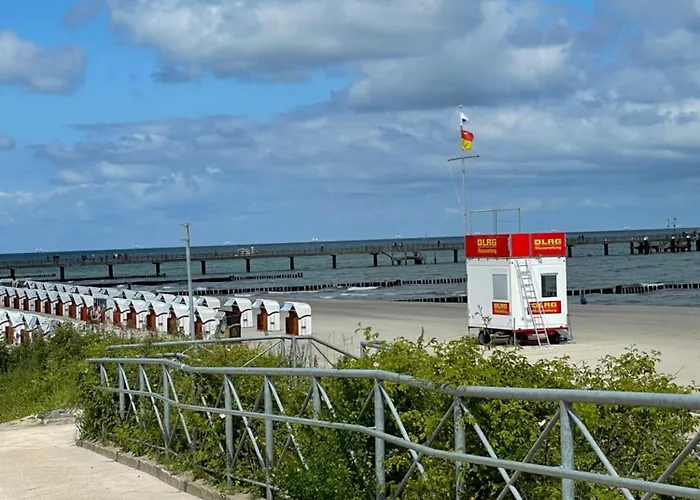 Ostseewind - In Der Strandstrasse-führt Zur Seebrücke
