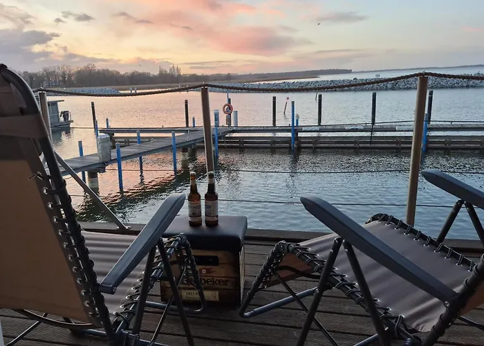 Neu Renoviertes Schwimmendes Fischland In