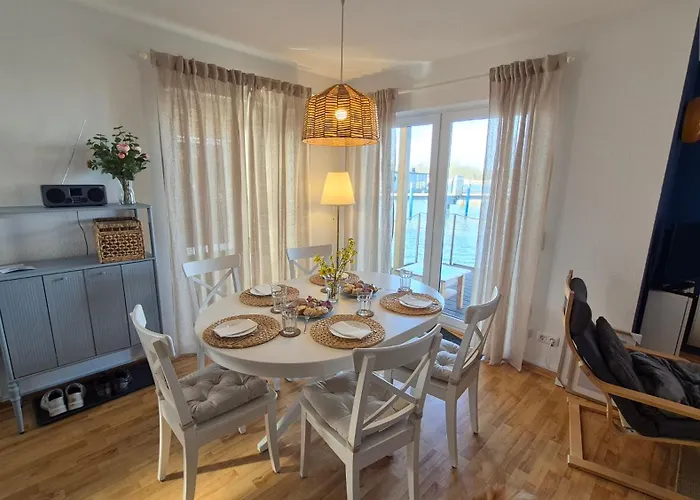 Neu renoviertes schwimmendes Ferienhaus Fischland in Barth, Deutschland