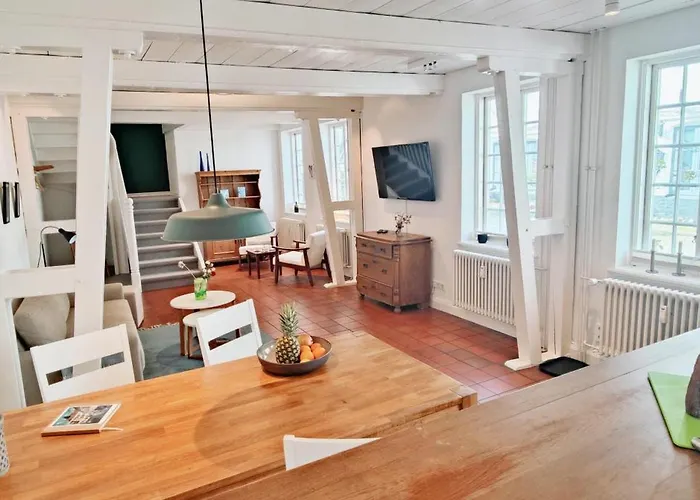 Brasseriehof Historisches Fachwerkhaus In Flensburg 115 M2 Innenhof Parkplatz