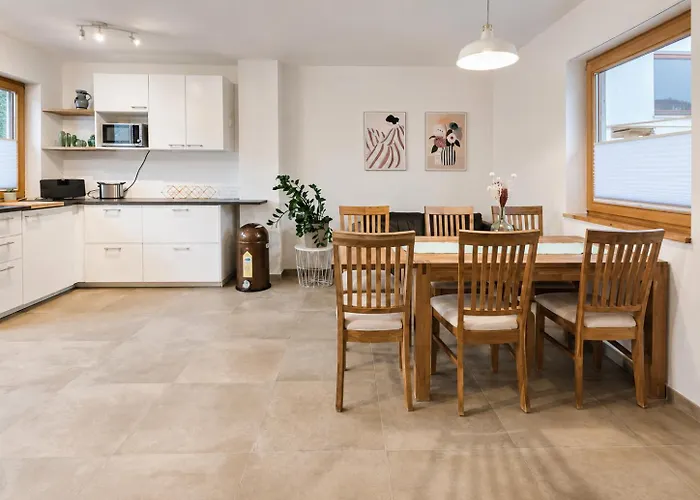 Modernes Ferienhaus mit großer Küche, Terrasse&Garten
