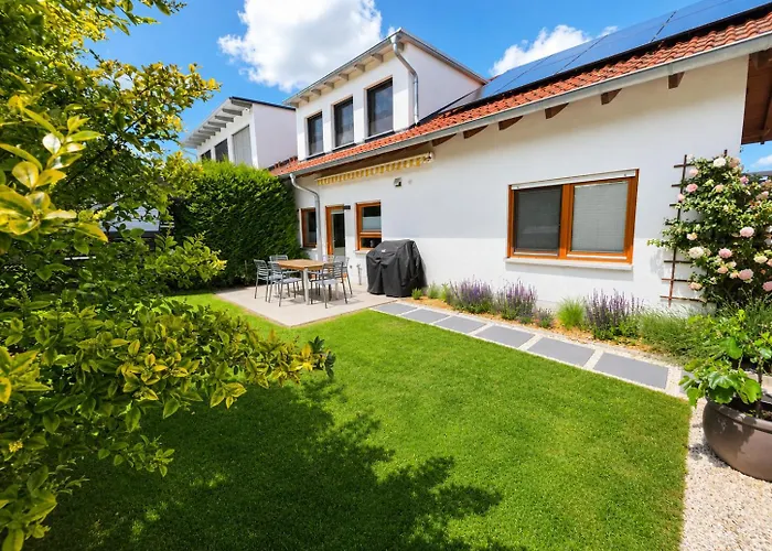 Modernes Ferienhaus mit großer Küche, Terrasse&Garten