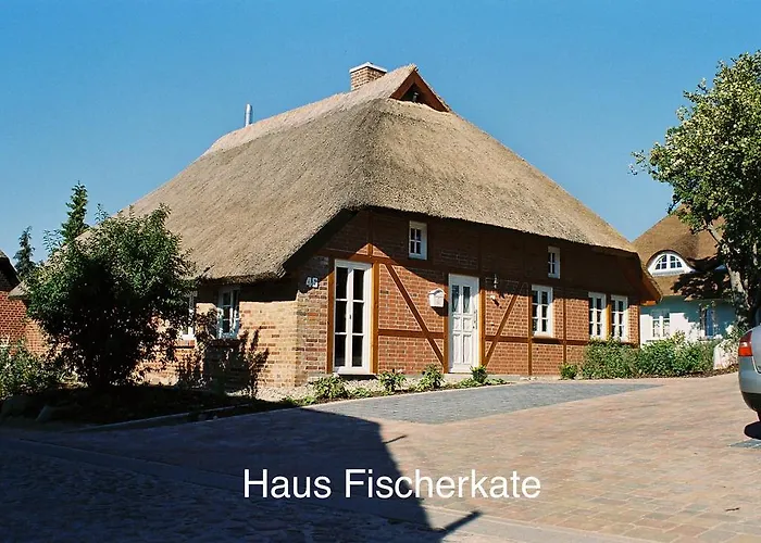 Alte Fischerkate und Möwennest