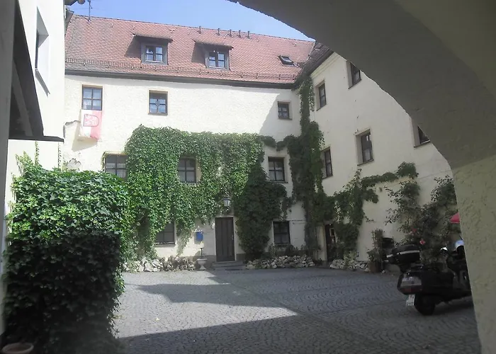 Schloss Weichs zu Regensburg mit 2Schlafzimmer Parkplatz Internet 75qm Zentrum