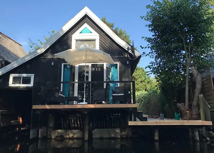Bootshaus Mecklenburg In Guestrow Am Inselsee
