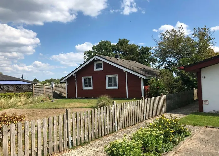 Das rote Haus hinterm Deich