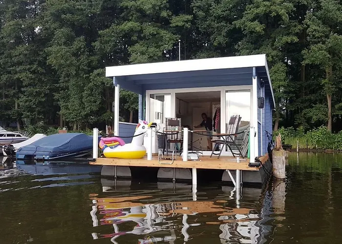 Hausboot Mirabella Am Müritz Nationalpark Festanliegend