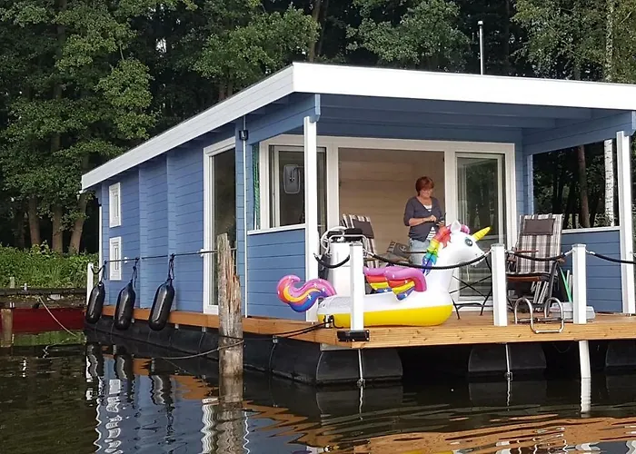 Hausboot Mirabella Am Müritz Nationalpark Festanliegend