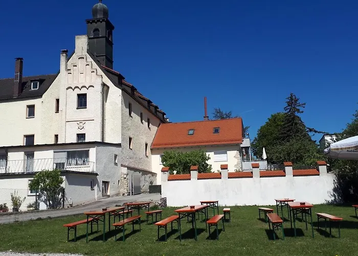 Schloss Weichs zu Regensburg mit 2Schlafzimmer Parkplatz Internet 75qm Zentrum