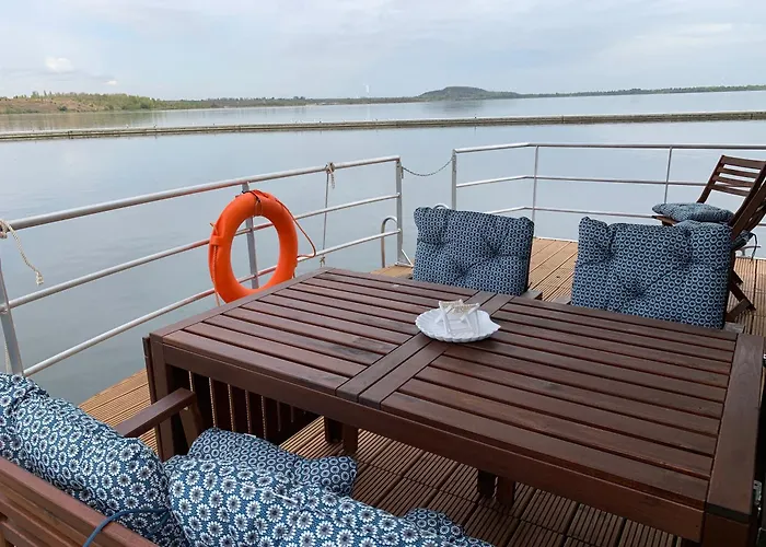 Hausboote Marina Braunsbedra